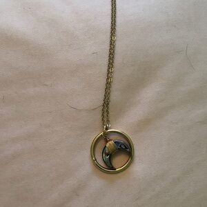 Elegant Gold Pendant Necklace